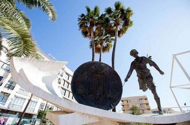 Apartamentos La Libertad Estepona Luaran gambar